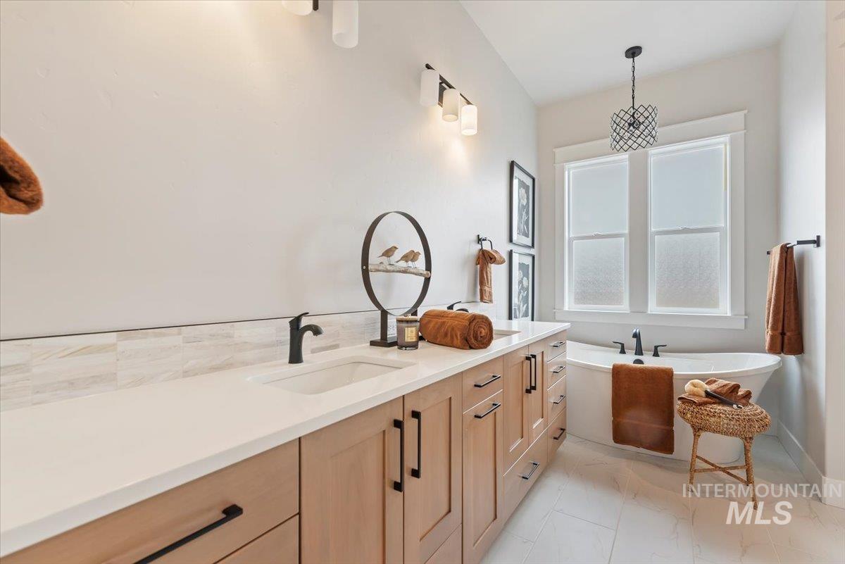 6282 W Evita St., Eagle, Idaho 83616, 4 Bedrooms, 3.5 Bathrooms, Residential For Sale, Price $1,199,500,MLS 98971297