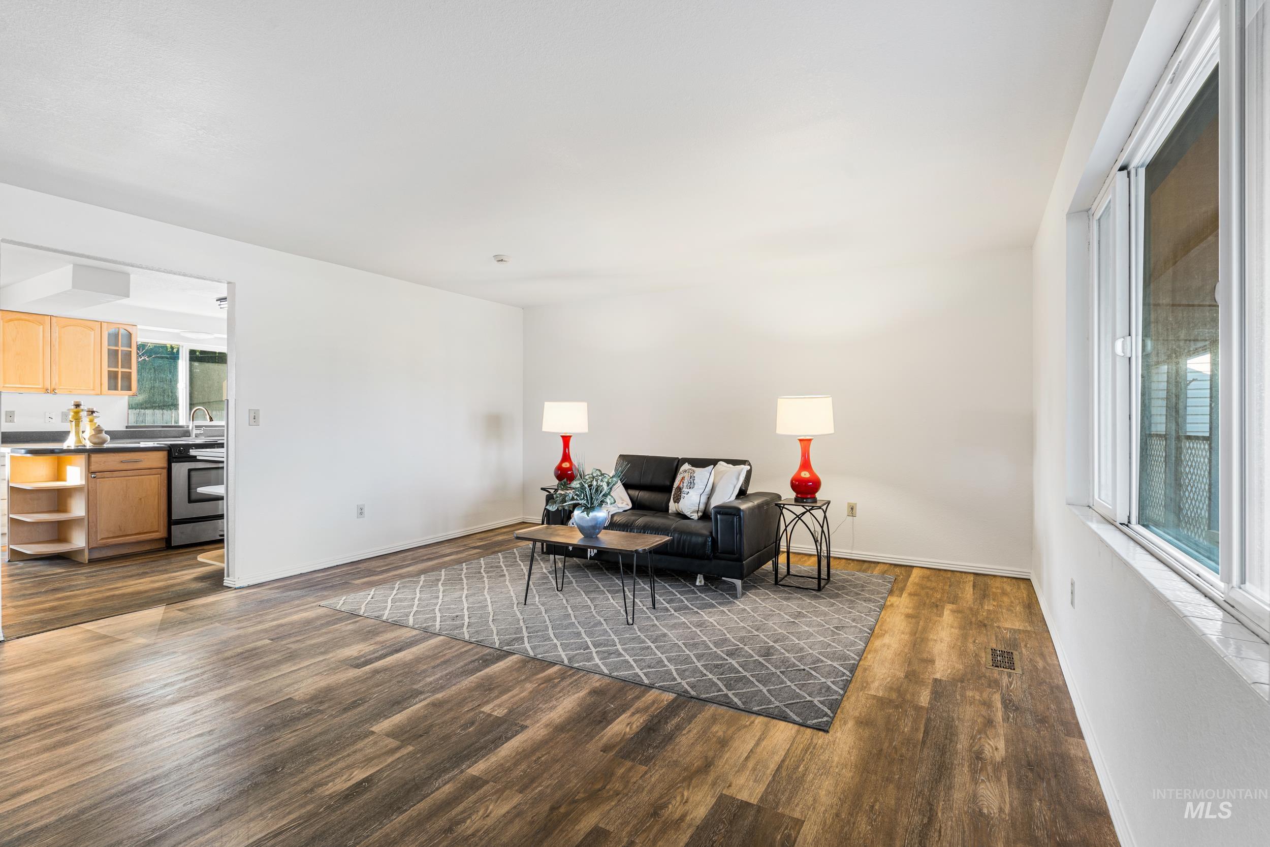 1212 E Ustick Rd, Caldwell, Idaho 83607, 6 Bedrooms, 3 Bathrooms, Residential For Sale, Price $459,900,MLS 98971299