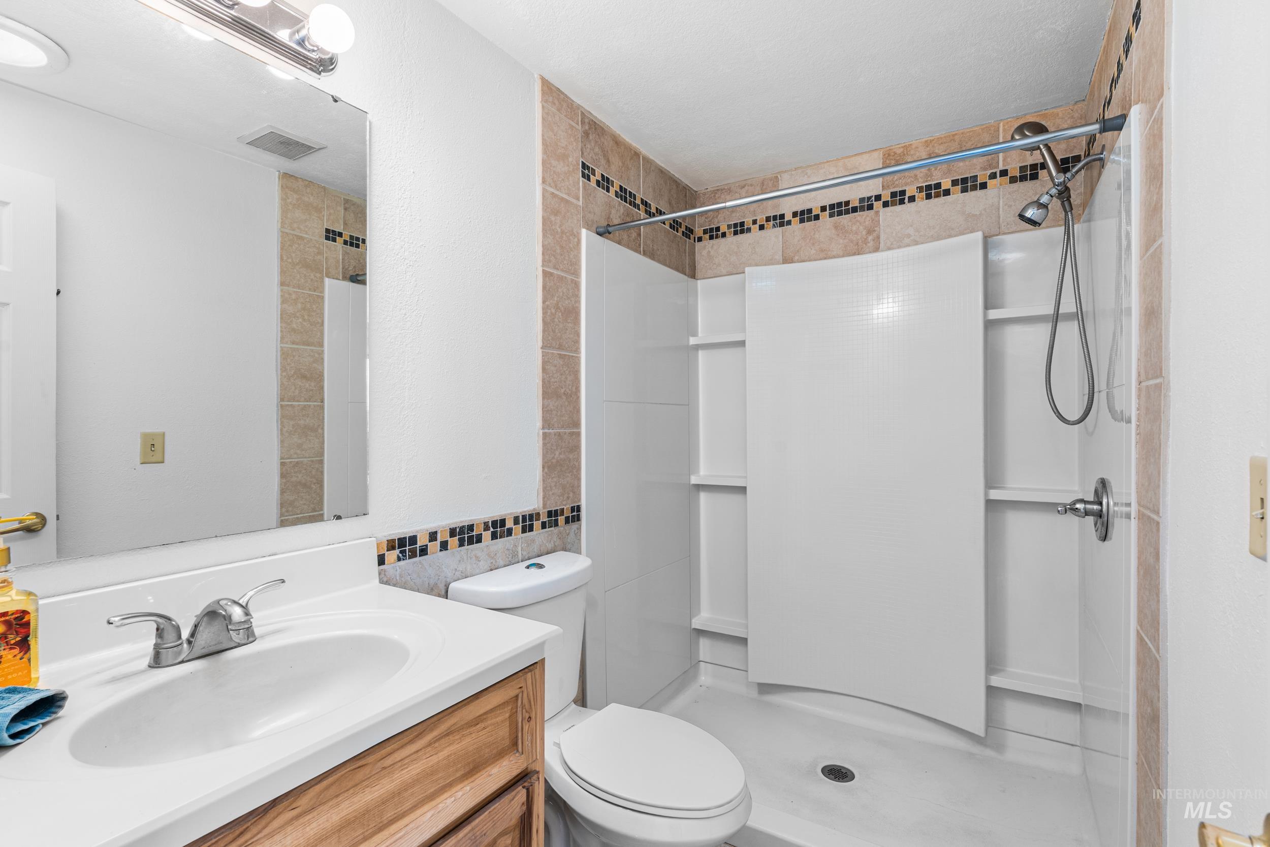 1212 E Ustick Rd, Caldwell, Idaho 83607, 6 Bedrooms, 3 Bathrooms, Residential For Sale, Price $459,900,MLS 98971299