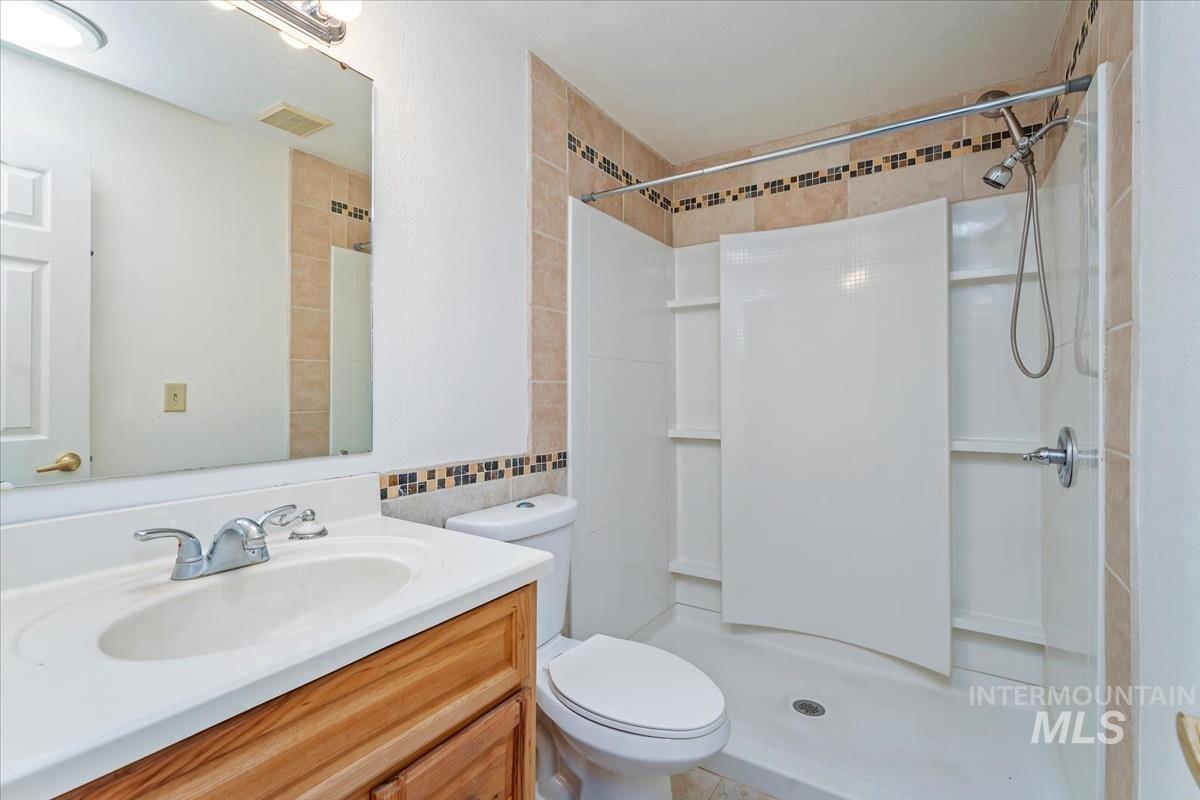 1212 E Ustick Rd, Caldwell, Idaho 83607, 6 Bedrooms, 3 Bathrooms, Residential For Sale, Price $459,900,MLS 98971299