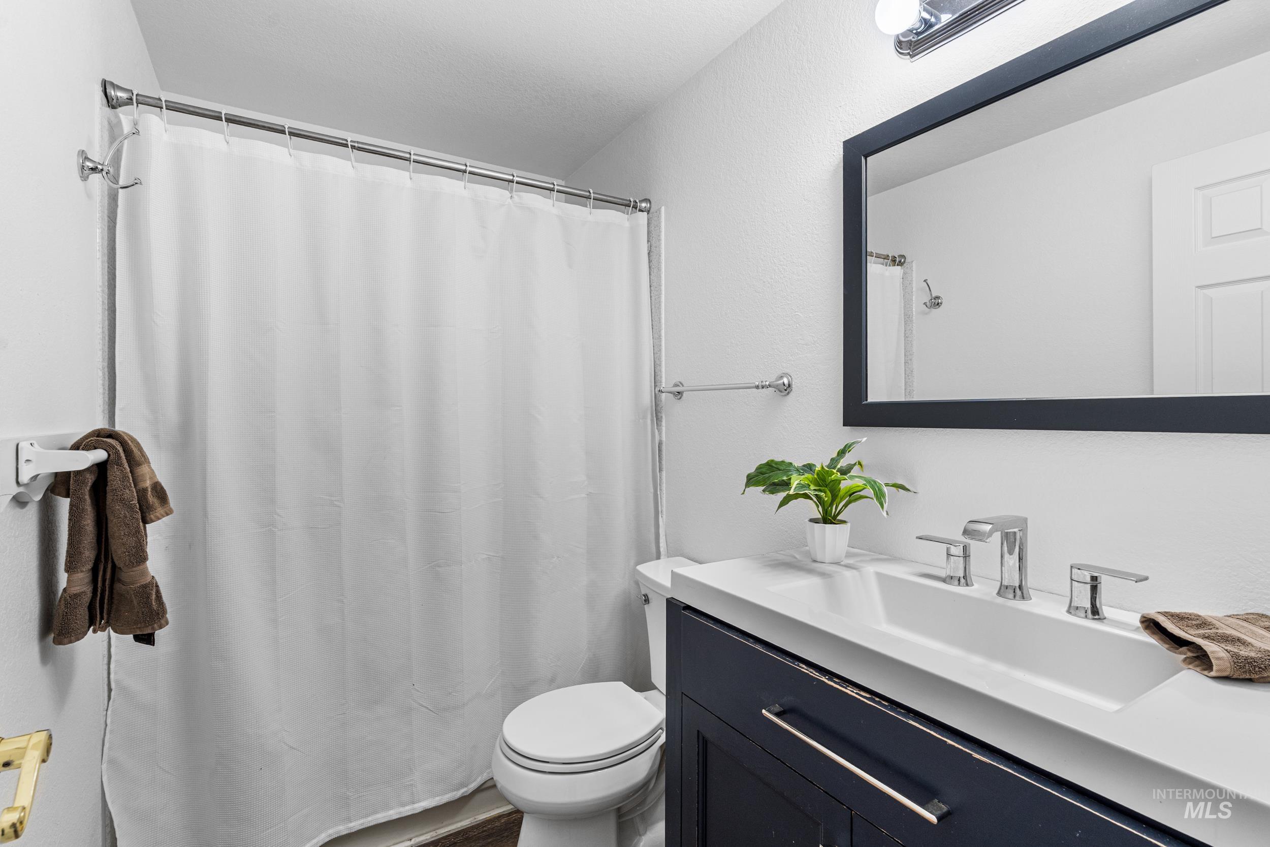 1212 E Ustick Rd, Caldwell, Idaho 83607, 6 Bedrooms, 3 Bathrooms, Residential For Sale, Price $459,900,MLS 98971299