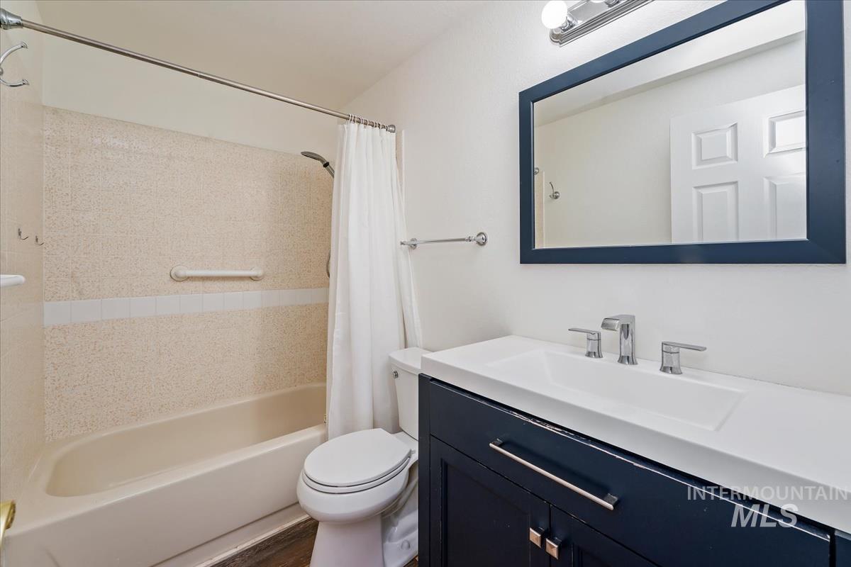 1212 E Ustick Rd, Caldwell, Idaho 83607, 6 Bedrooms, 3 Bathrooms, Residential For Sale, Price $459,900,MLS 98971299