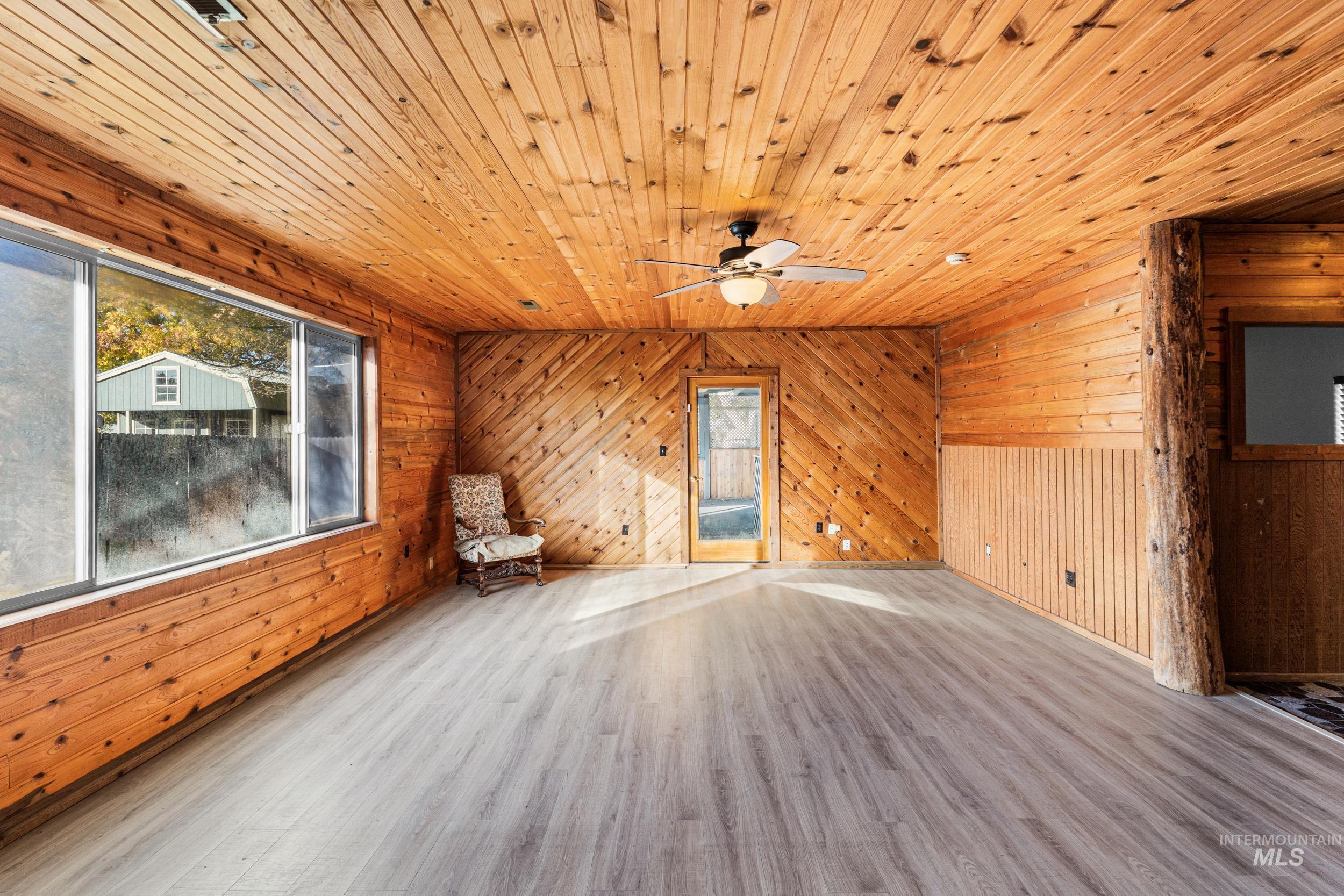 1212 E Ustick Rd, Caldwell, Idaho 83607, 6 Bedrooms, 3 Bathrooms, Residential For Sale, Price $459,900,MLS 98971299