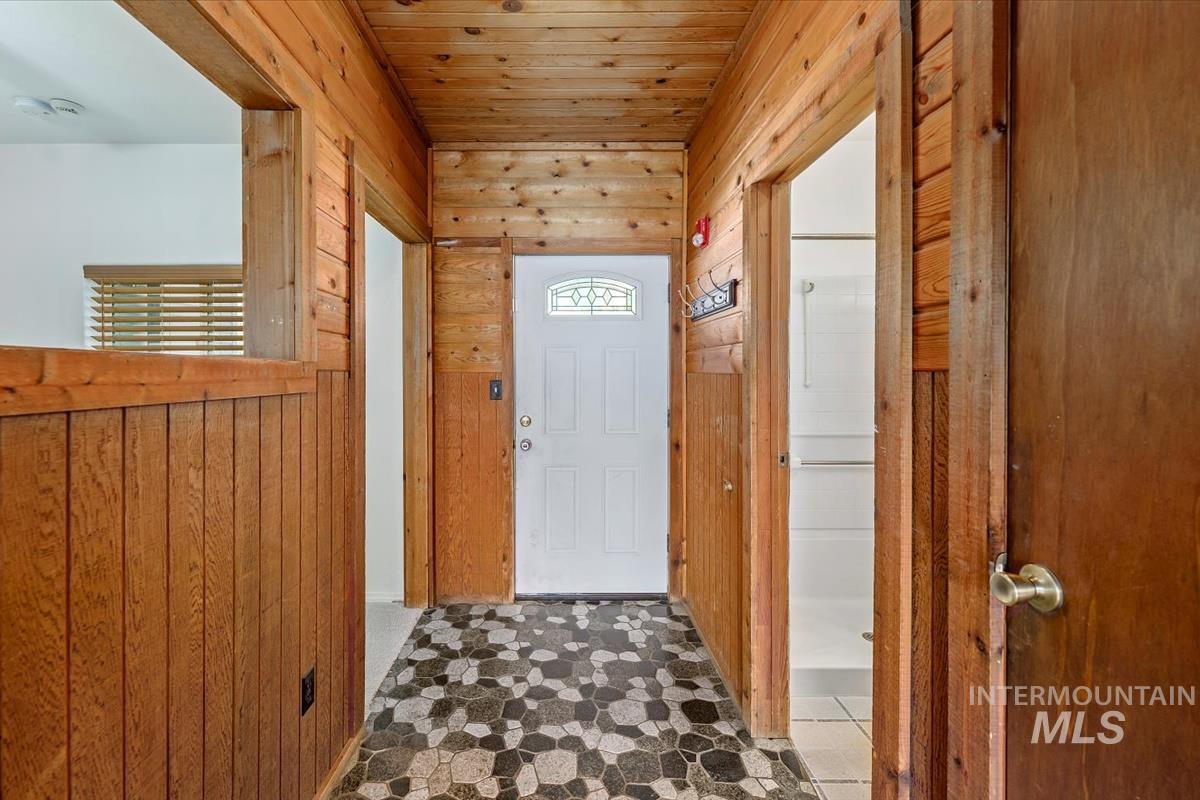 1212 E Ustick Rd, Caldwell, Idaho 83607, 6 Bedrooms, 3 Bathrooms, Residential For Sale, Price $459,900,MLS 98971299