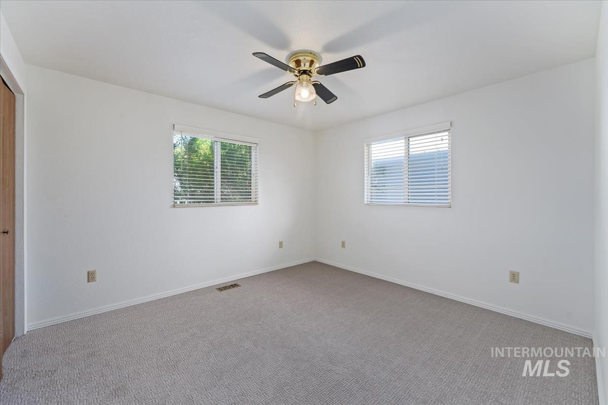 1212 E Ustick Rd, Caldwell, Idaho 83607, 6 Bedrooms, 3 Bathrooms, Residential For Sale, Price $459,900,MLS 98971299