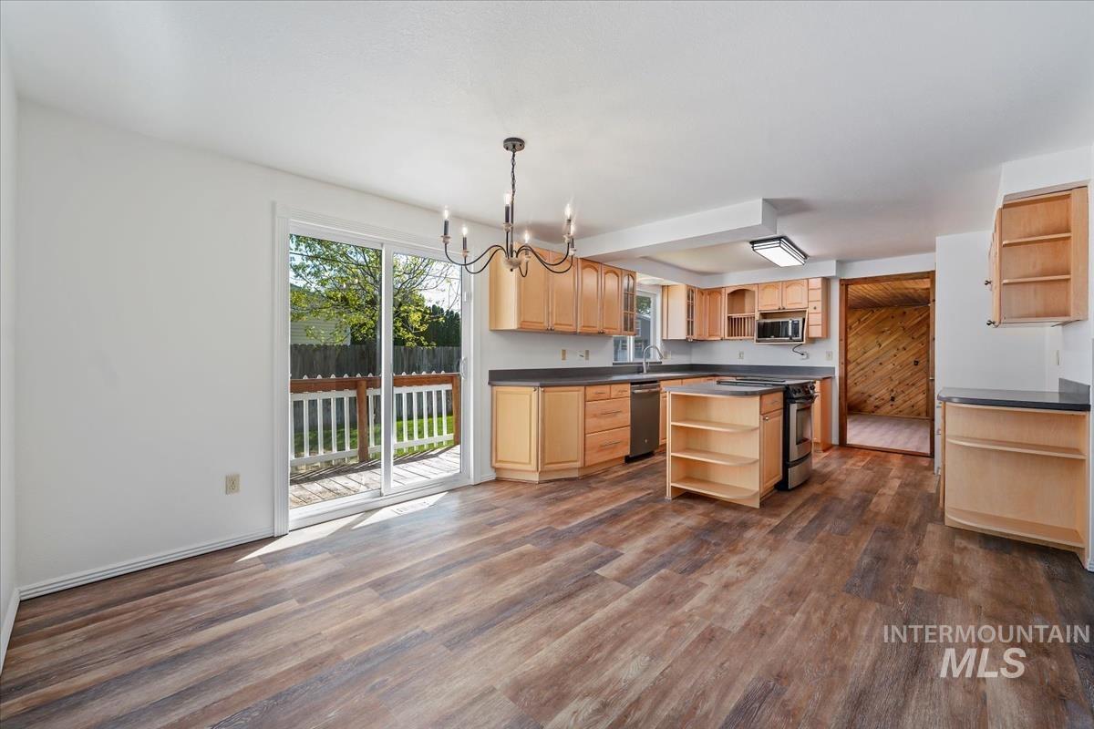 1212 E Ustick Rd, Caldwell, Idaho 83607, 6 Bedrooms, 3 Bathrooms, Residential For Sale, Price $459,900,MLS 98971299