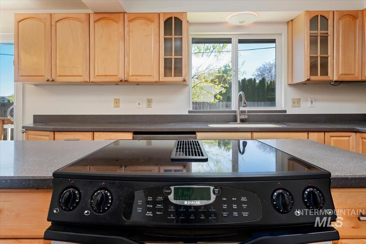 1212 E Ustick Rd, Caldwell, Idaho 83607, 6 Bedrooms, 3 Bathrooms, Residential For Sale, Price $459,900,MLS 98971299