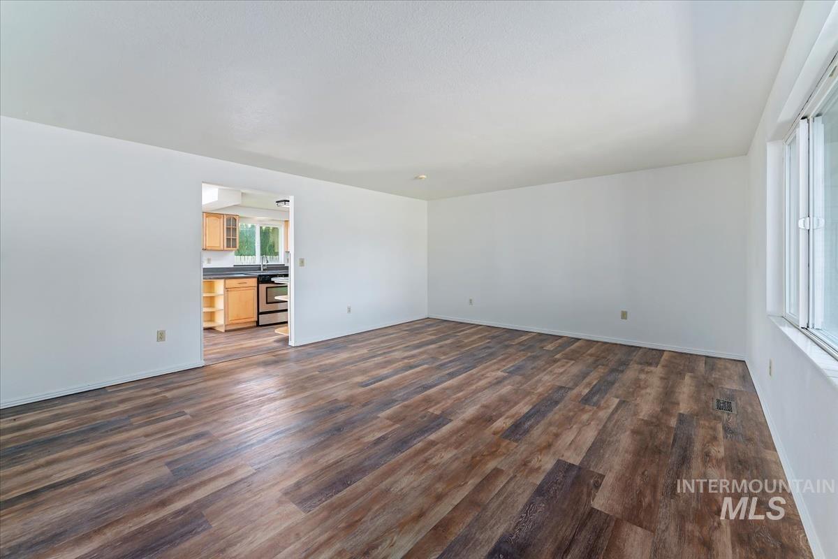 1212 E Ustick Rd, Caldwell, Idaho 83607, 6 Bedrooms, 3 Bathrooms, Residential For Sale, Price $459,900,MLS 98971299