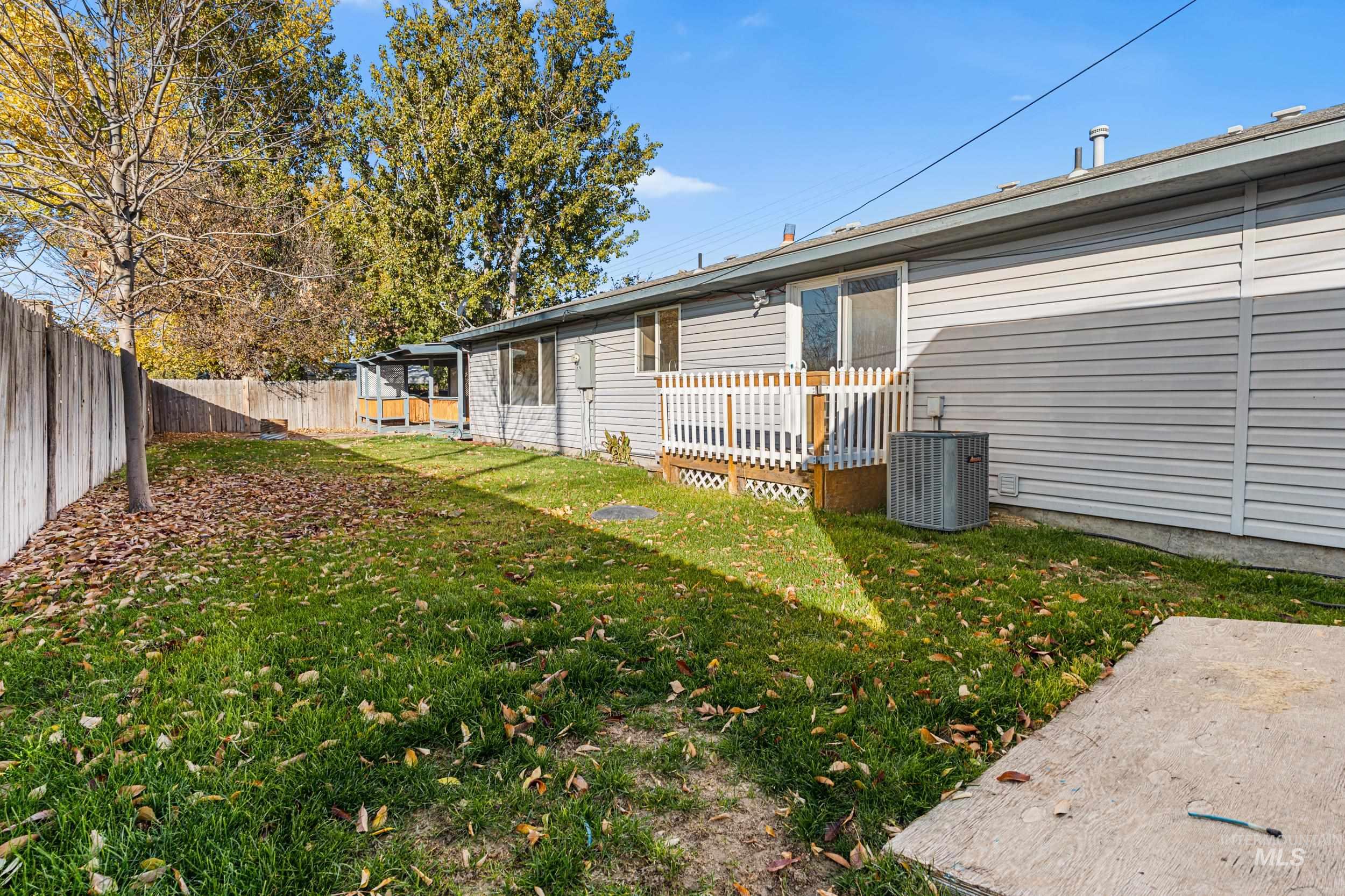 1212 E Ustick Rd, Caldwell, Idaho 83607, 6 Bedrooms, 3 Bathrooms, Residential For Sale, Price $459,900,MLS 98971299