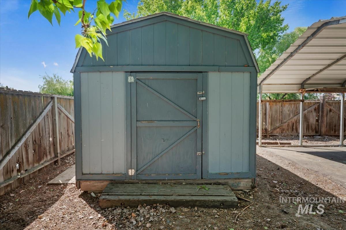 1212 E Ustick Rd, Caldwell, Idaho 83607, 6 Bedrooms, 3 Bathrooms, Residential For Sale, Price $459,900,MLS 98971299