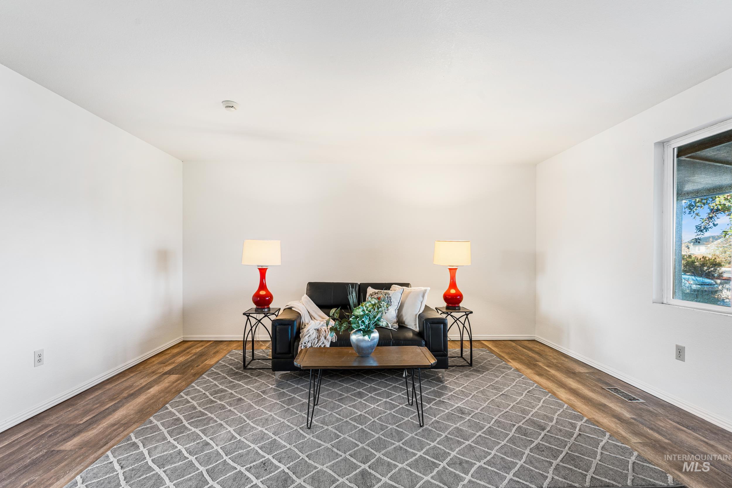 1212 E Ustick Rd, Caldwell, Idaho 83607, 6 Bedrooms, 3 Bathrooms, Residential For Sale, Price $459,900,MLS 98971299