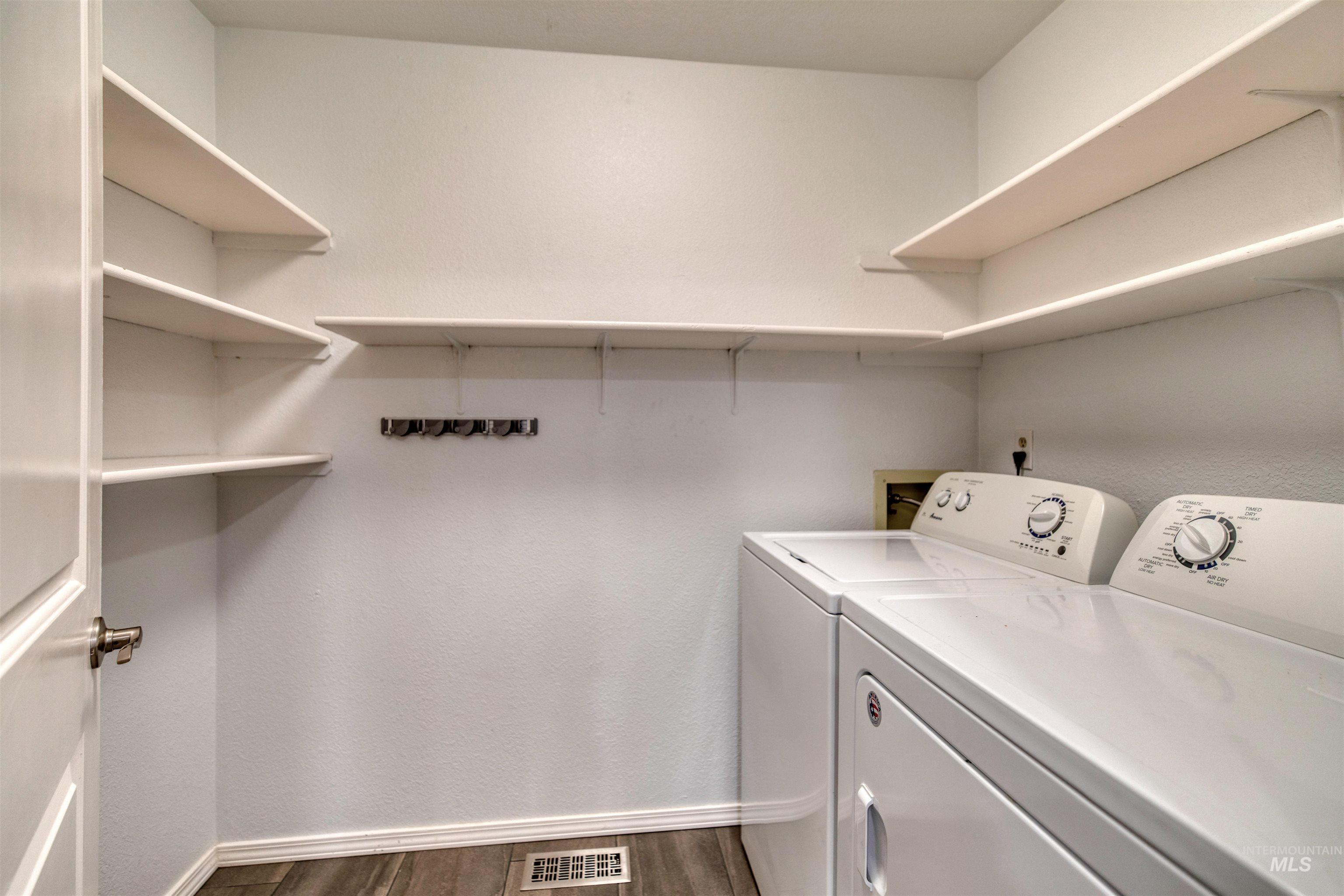 7159 W Gillis Dr, Boise, Idaho 83714, 3 Bedrooms, 1 Bathroom, Residential For Sale, Price $399,900,MLS 98971300