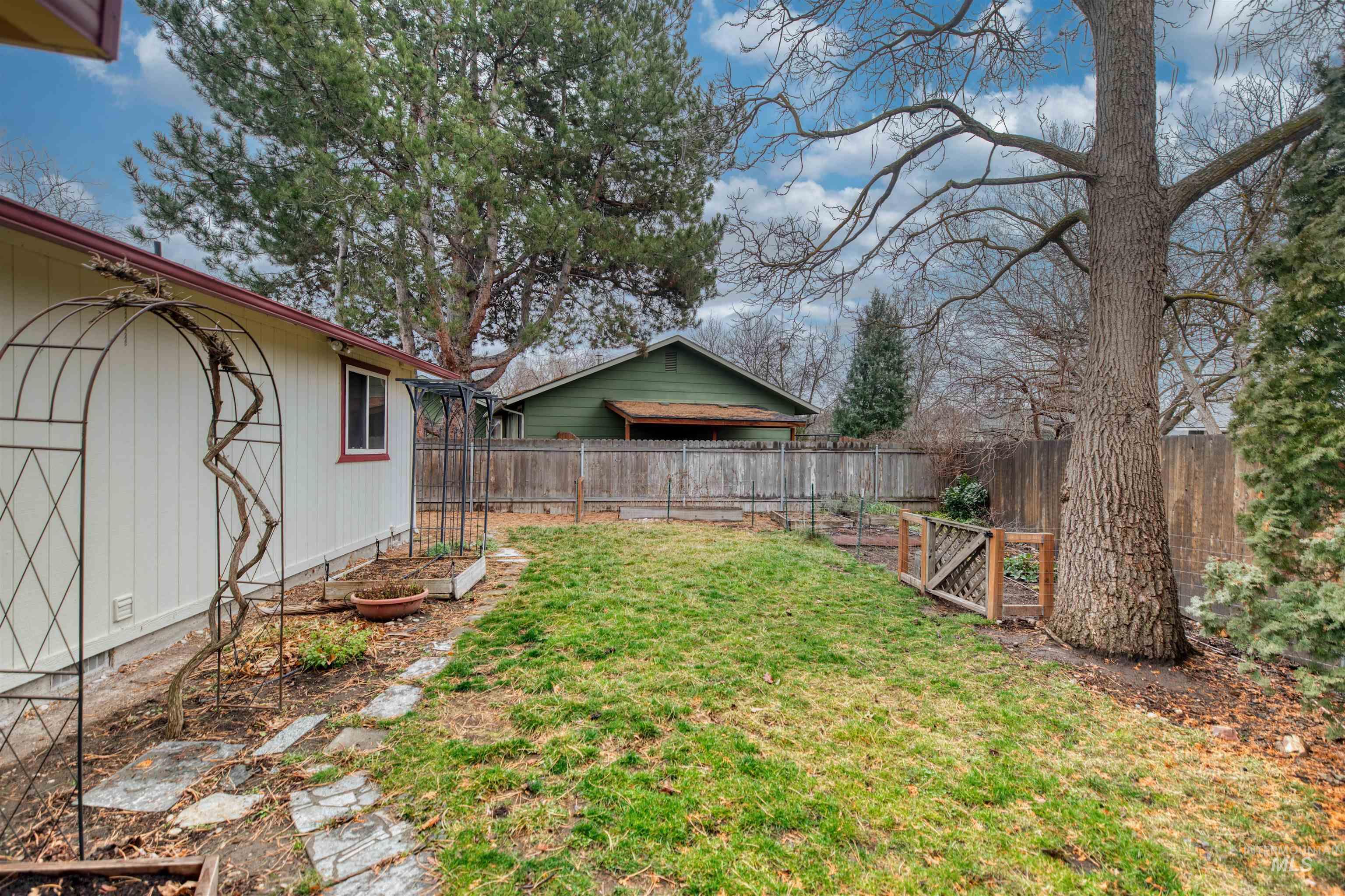 7159 W Gillis Dr, Boise, Idaho 83714, 3 Bedrooms, 1 Bathroom, Residential For Sale, Price $399,900,MLS 98971300