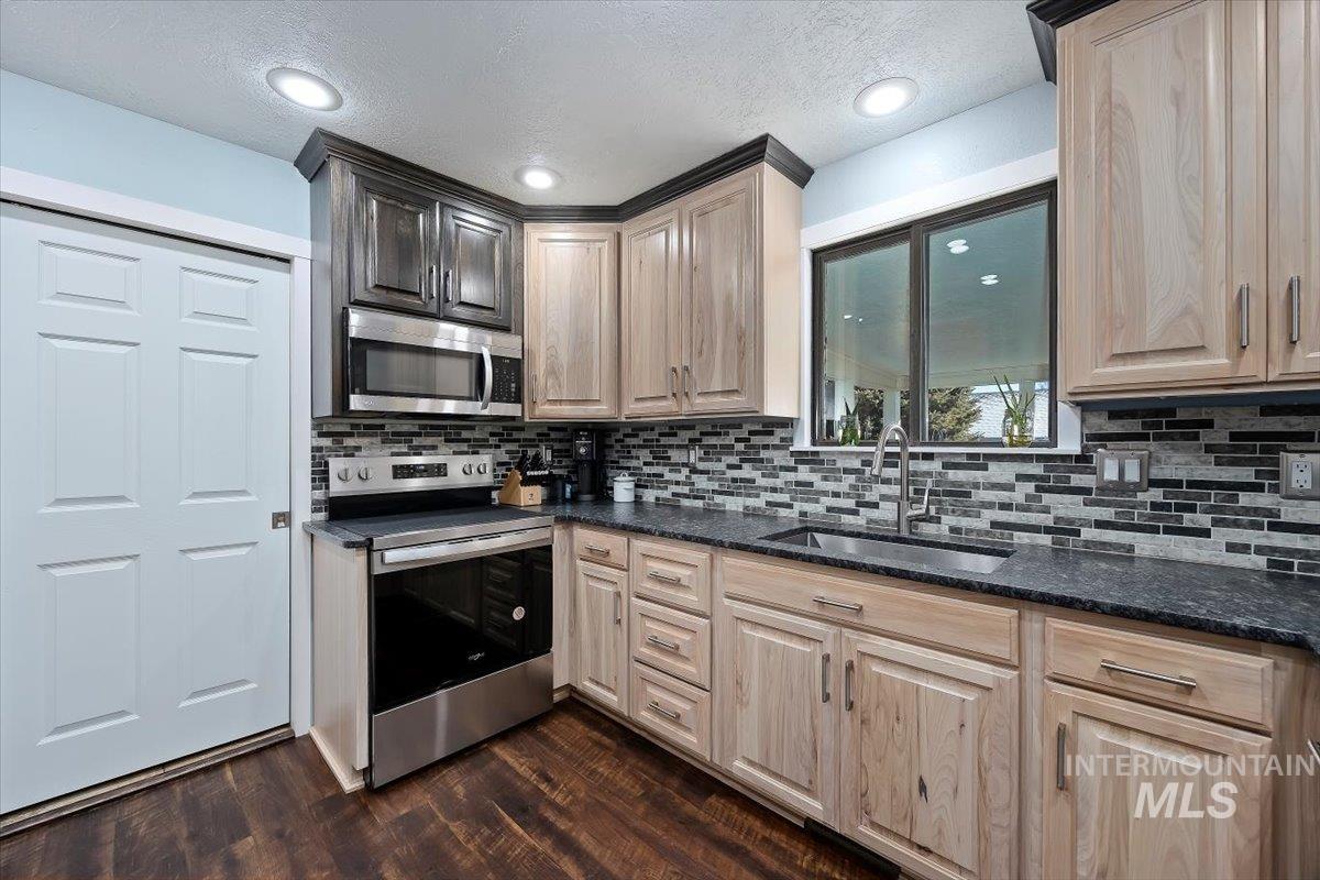 466 Carriage Ln, Twin Falls, Idaho 83301, 5 Bedrooms, 3 Bathrooms, Residential For Sale, Price $567,000,MLS 98971302