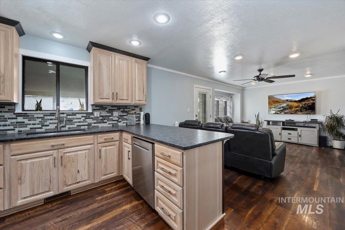 466 Carriage Ln, Twin Falls, Idaho 83301, 5 Bedrooms, 3 Bathrooms, Residential For Sale, Price $567,000,MLS 98971302