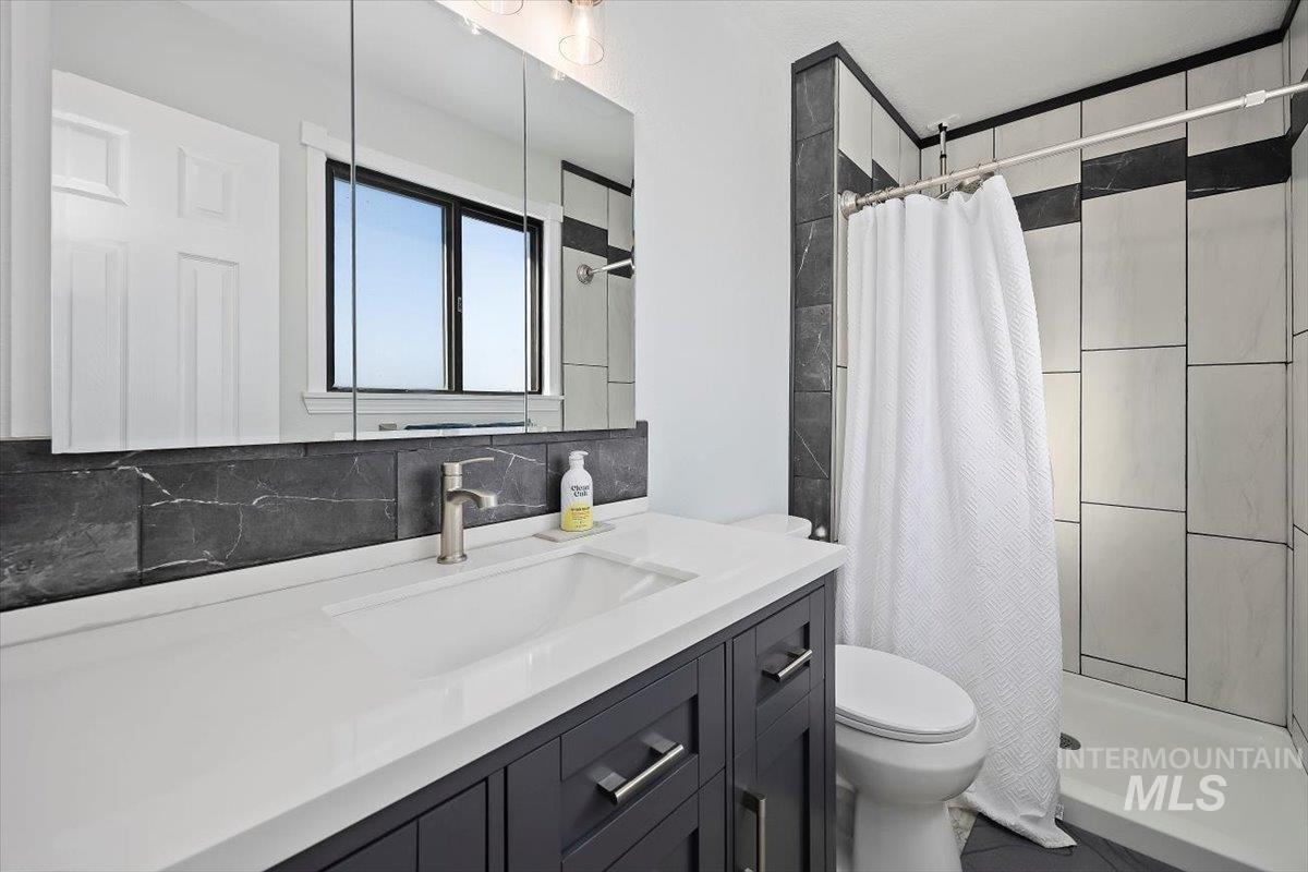 466 Carriage Ln, Twin Falls, Idaho 83301, 5 Bedrooms, 3 Bathrooms, Residential For Sale, Price $567,000,MLS 98971302