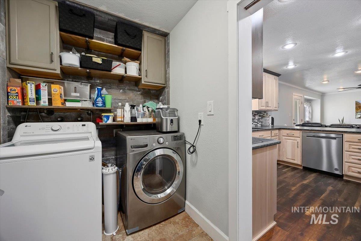 466 Carriage Ln, Twin Falls, Idaho 83301, 5 Bedrooms, 3 Bathrooms, Residential For Sale, Price $567,000,MLS 98971302