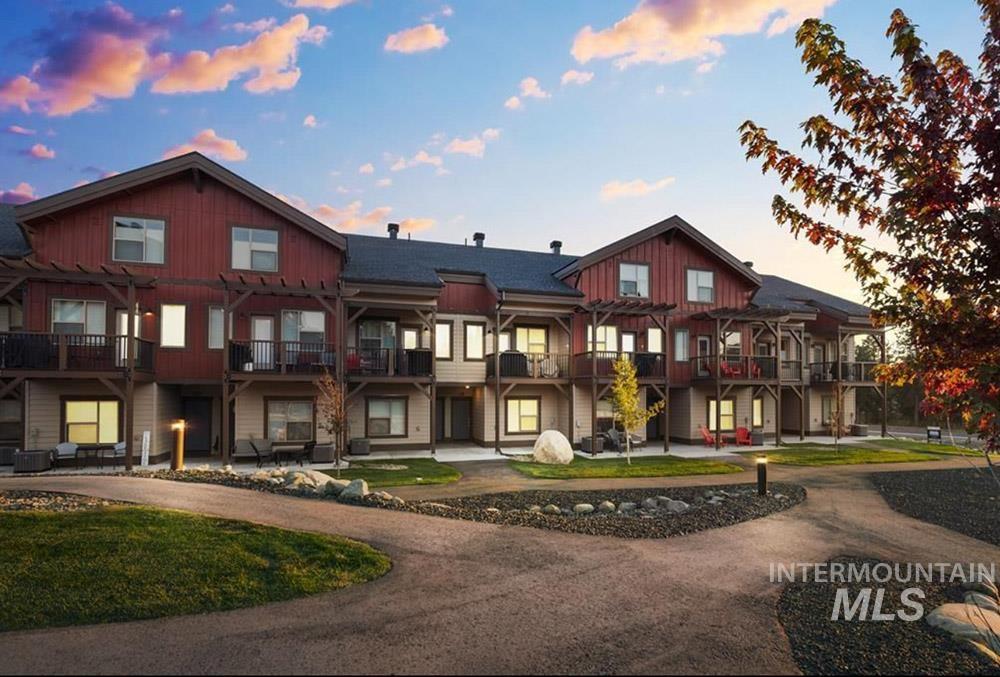 211 Broken Pine Lane, McCall, Idaho 83638, 3 Bedrooms, 3 Bathrooms, Residential For Sale, Price $549,900,MLS 98971303