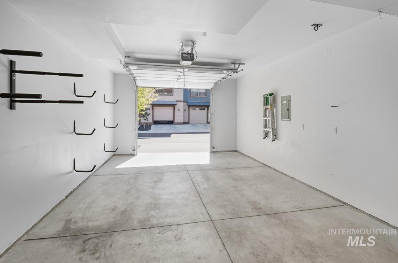 211 Broken Pine Lane, McCall, Idaho 83638, 3 Bedrooms, 3 Bathrooms, Residential For Sale, Price $549,900,MLS 98971303