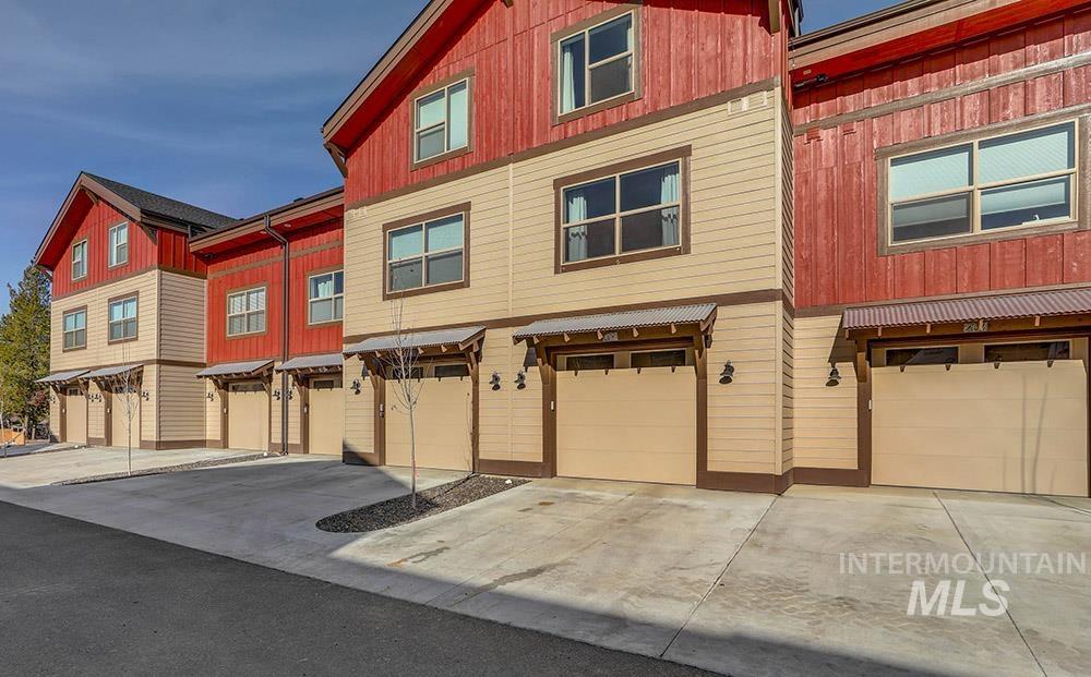 211 Broken Pine Lane, McCall, Idaho 83638, 3 Bedrooms, 3 Bathrooms, Residential For Sale, Price $549,900,MLS 98971303