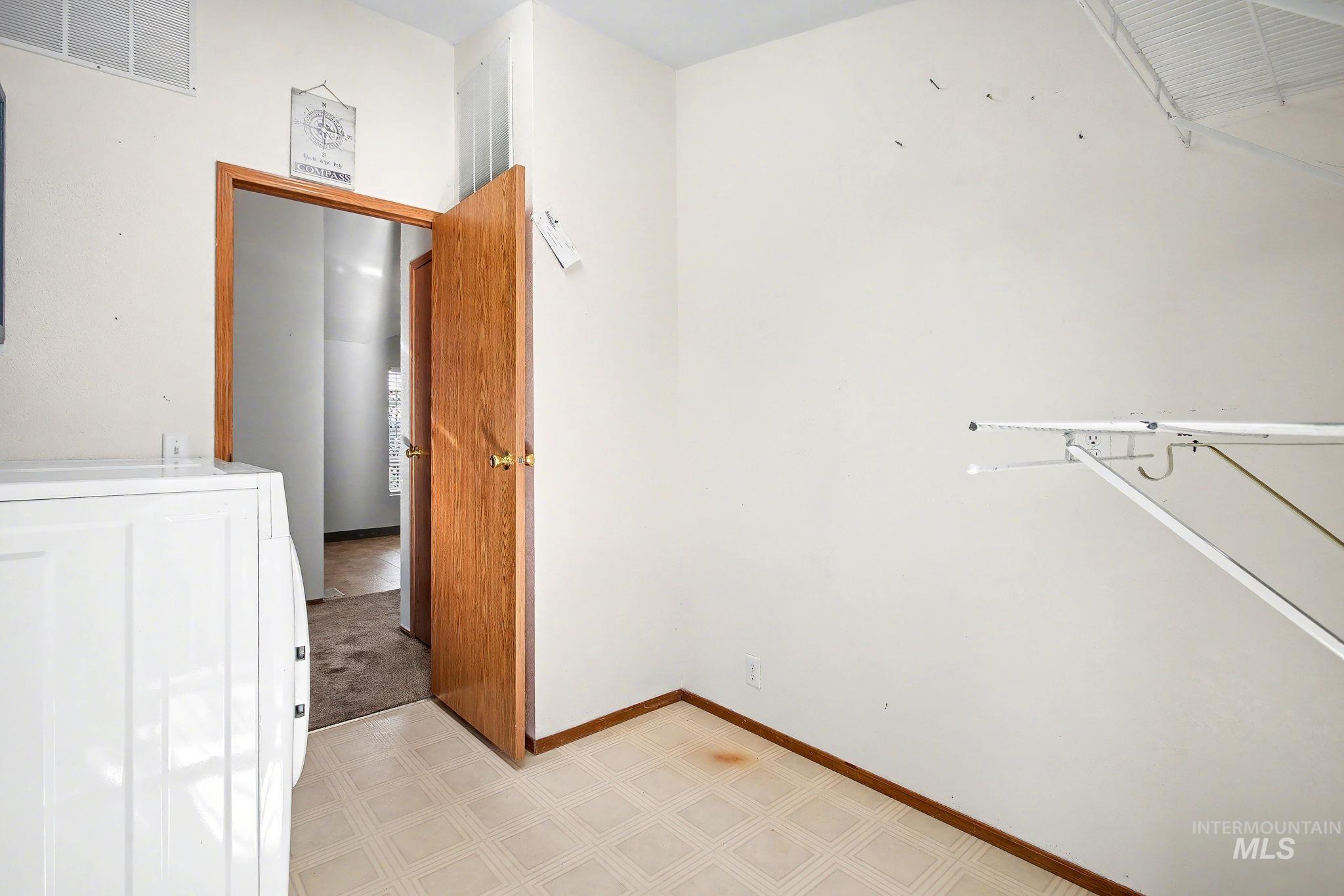 1430 Chestnut St, Clarkston, Washington 99403, 3 Bedrooms, 2 Bathrooms, Residential For Sale, Price $129,900,MLS 98971304