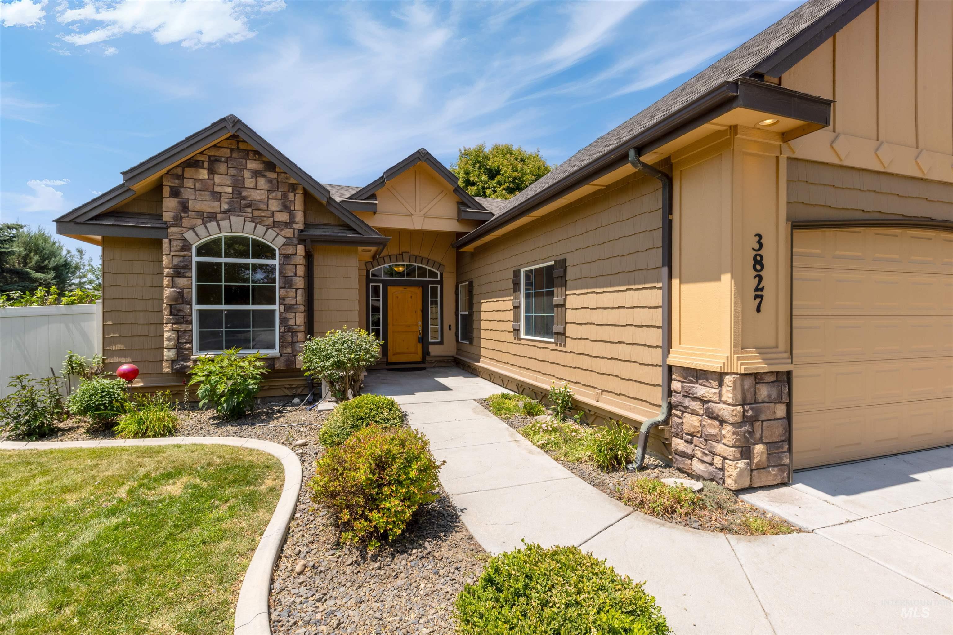 3827 S Lamone Way, Meridian, Florida 83642, 4 Bedrooms, 2.5 Bathrooms, Residential For Sale, Price $620,000,MLS 98971305