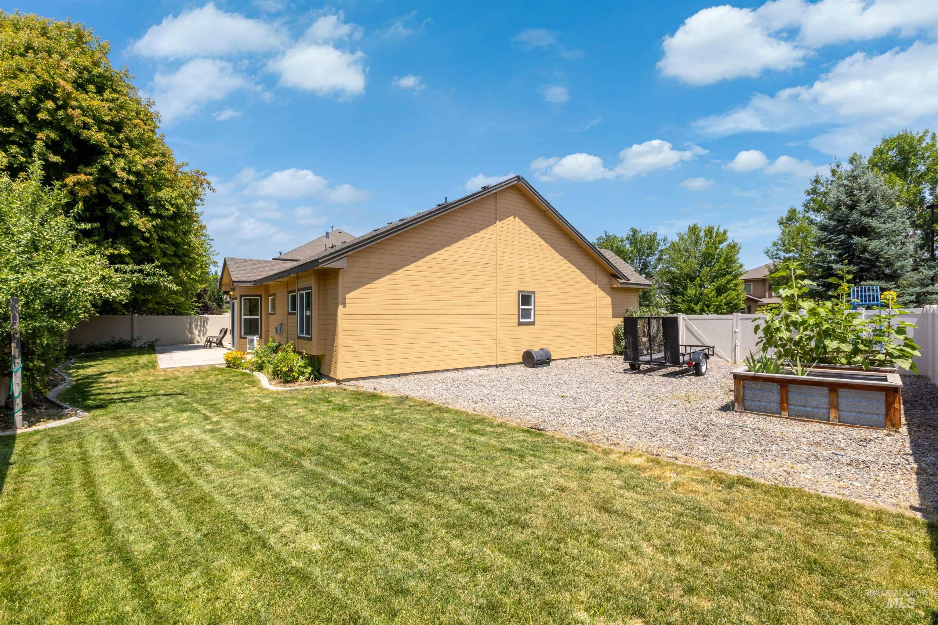 3827 S Lamone Way, Meridian, Florida 83642, 4 Bedrooms, 2.5 Bathrooms, Residential For Sale, Price $620,000,MLS 98971305