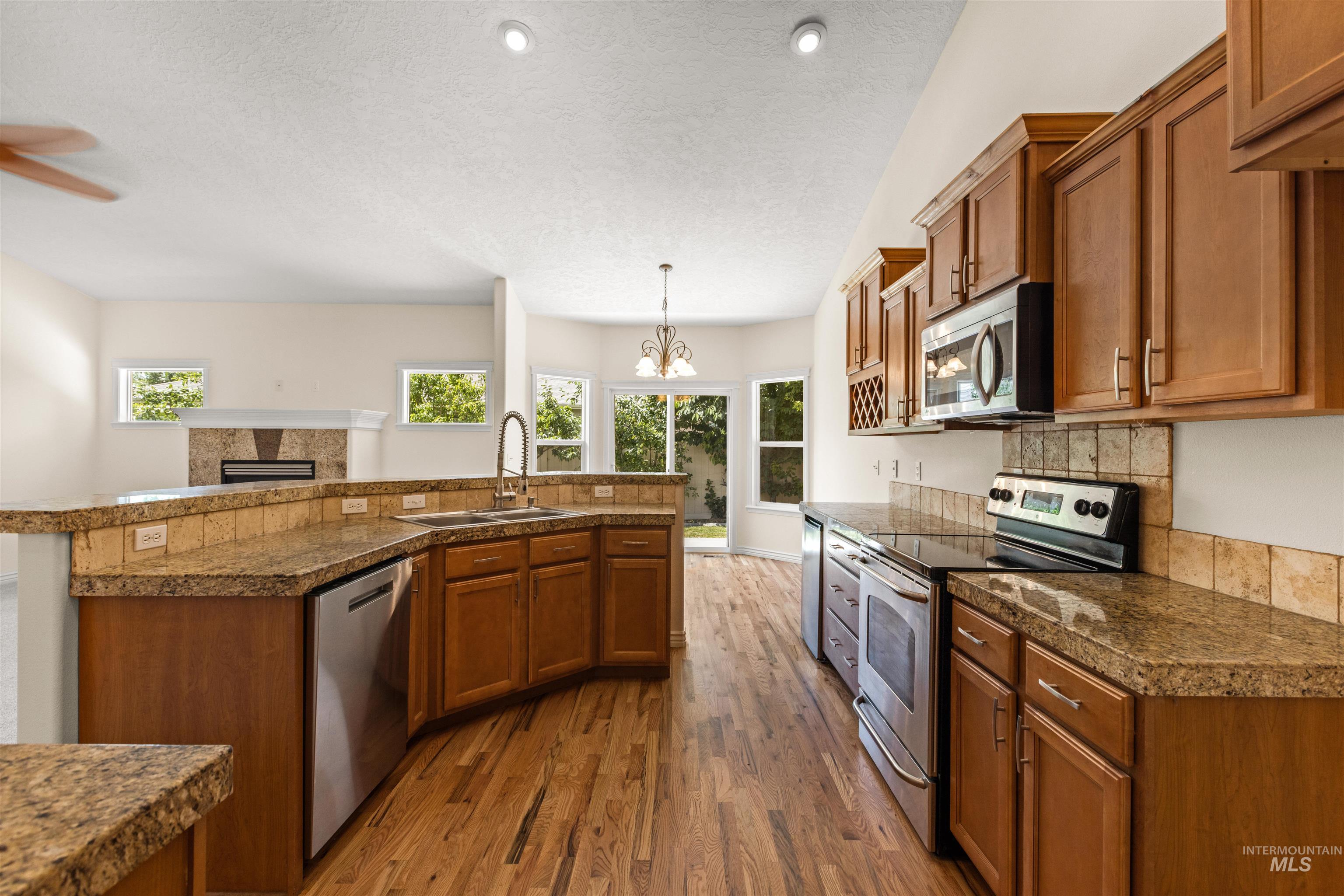 3827 S Lamone Way, Meridian, Florida 83642, 4 Bedrooms, 2.5 Bathrooms, Residential For Sale, Price $620,000,MLS 98971305