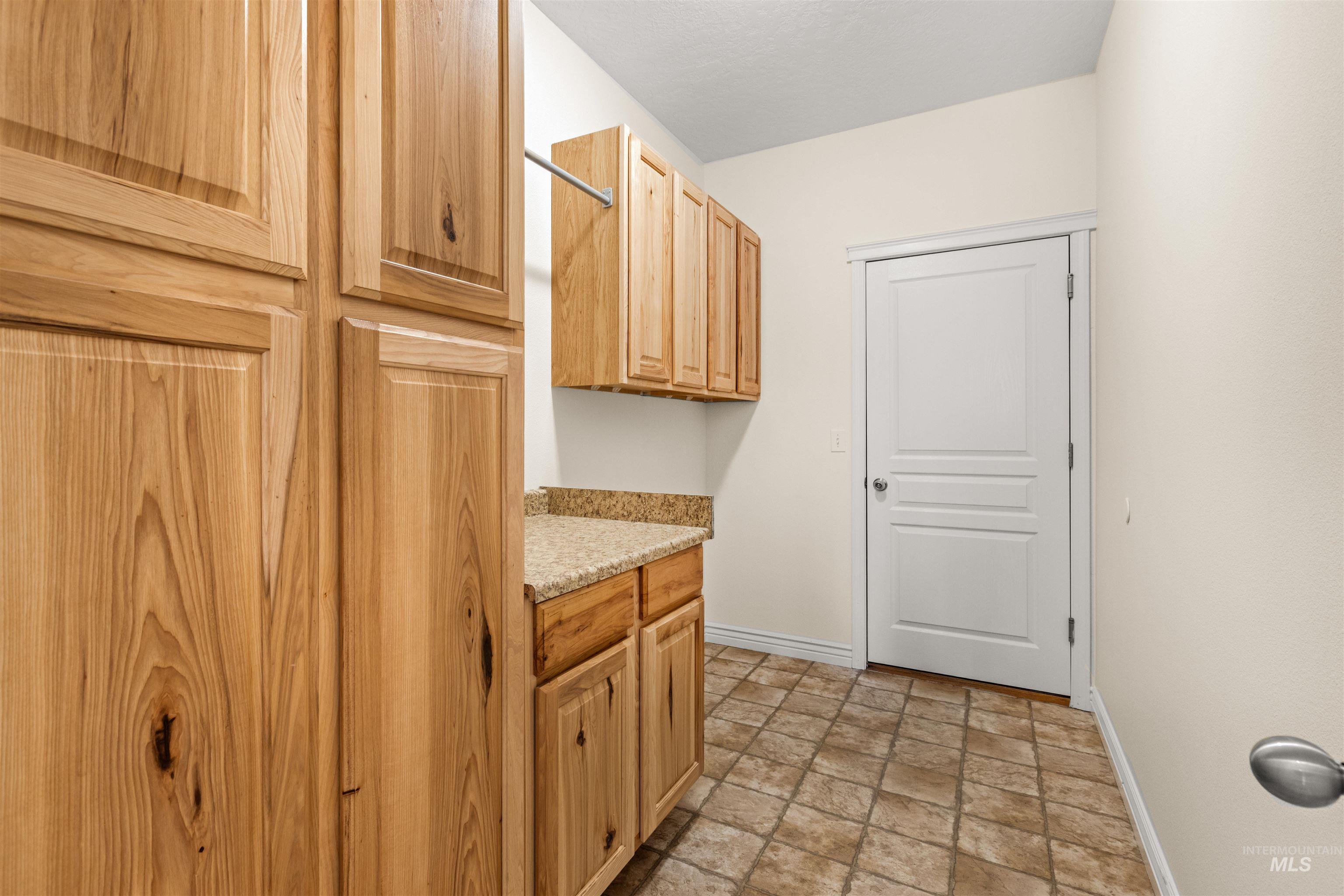 3827 S Lamone Way, Meridian, Florida 83642, 4 Bedrooms, 2.5 Bathrooms, Residential For Sale, Price $620,000,MLS 98971305