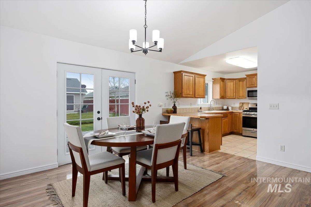 971 Caswell Ave W, Twin Falls, Idaho 83301, 3 Bedrooms, 2 Bathrooms, Residential For Sale, Price $349,900,MLS 98971307