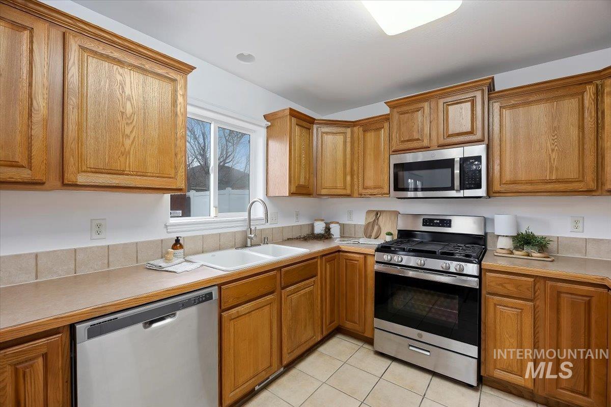 971 Caswell Ave W, Twin Falls, Idaho 83301, 3 Bedrooms, 2 Bathrooms, Residential For Sale, Price $349,900,MLS 98971307