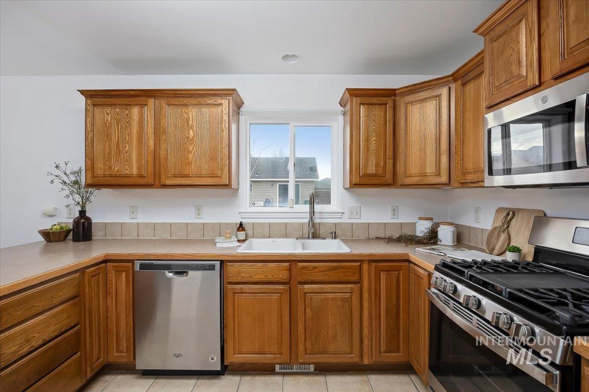 971 Caswell Ave W, Twin Falls, Idaho 83301, 3 Bedrooms, 2 Bathrooms, Residential For Sale, Price $349,900,MLS 98971307