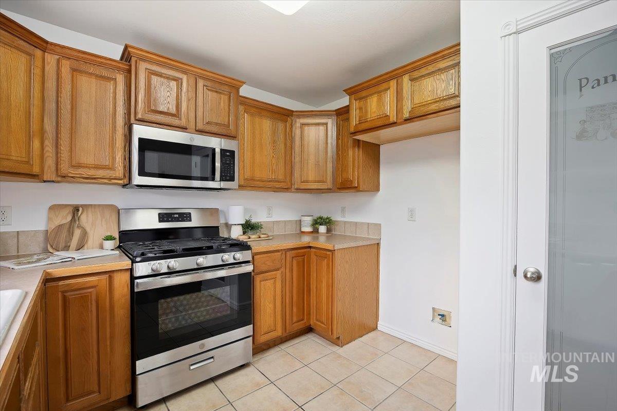 971 Caswell Ave W, Twin Falls, Idaho 83301, 3 Bedrooms, 2 Bathrooms, Residential For Sale, Price $349,900,MLS 98971307