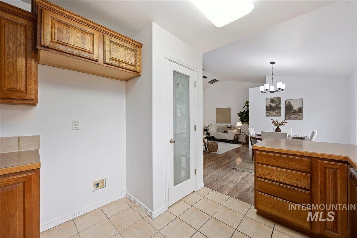 971 Caswell Ave W, Twin Falls, Idaho 83301, 3 Bedrooms, 2 Bathrooms, Residential For Sale, Price $349,900,MLS 98971307