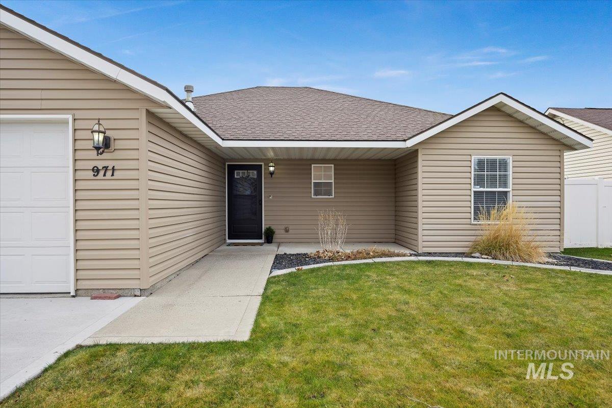 971 Caswell Ave W, Twin Falls, Idaho 83301, 3 Bedrooms, 2 Bathrooms, Residential For Sale, Price $349,900,MLS 98971307