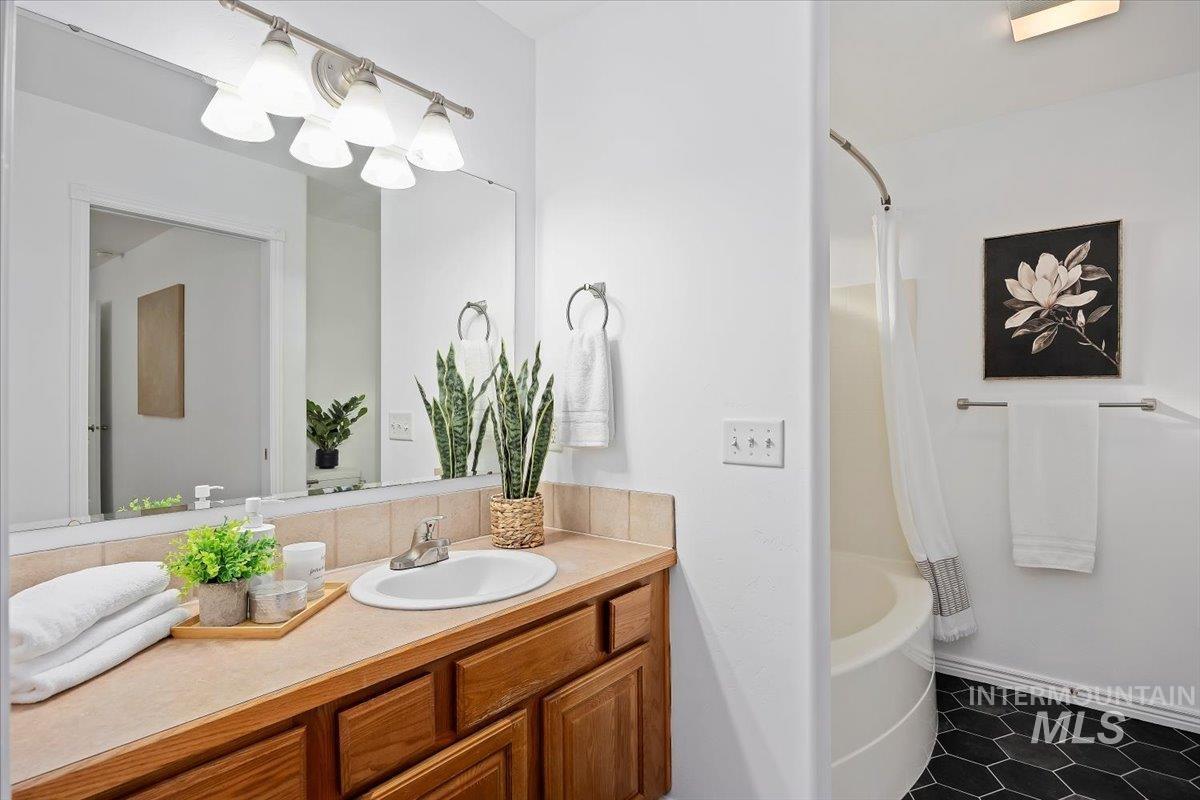 971 Caswell Ave W, Twin Falls, Idaho 83301, 3 Bedrooms, 2 Bathrooms, Residential For Sale, Price $349,900,MLS 98971307