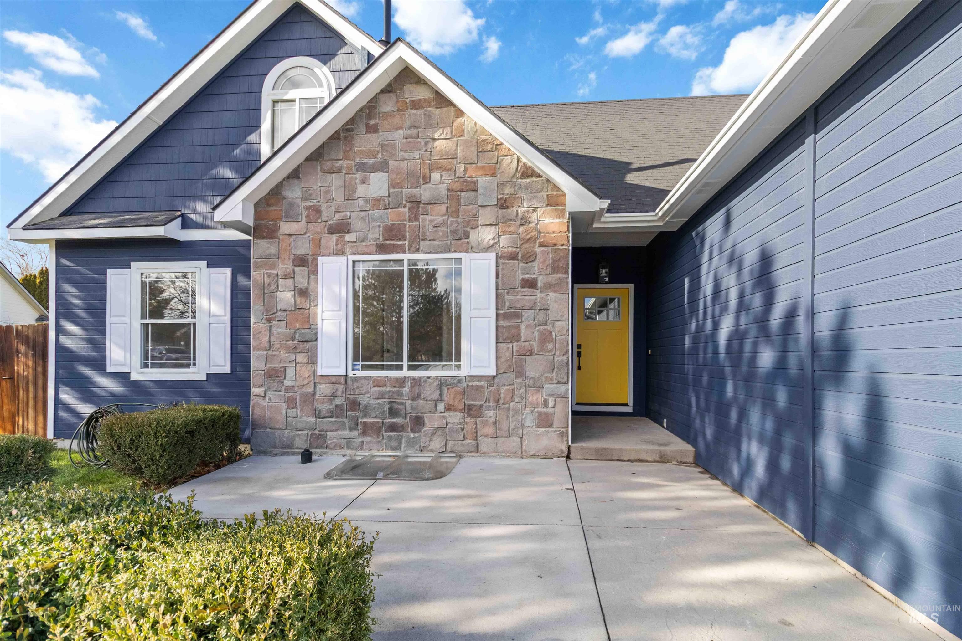 3201 Raintree, Nampa, Idaho 83686, 5 Bedrooms, 3 Bathrooms, Residential For Sale, Price $720,000,MLS 98971308