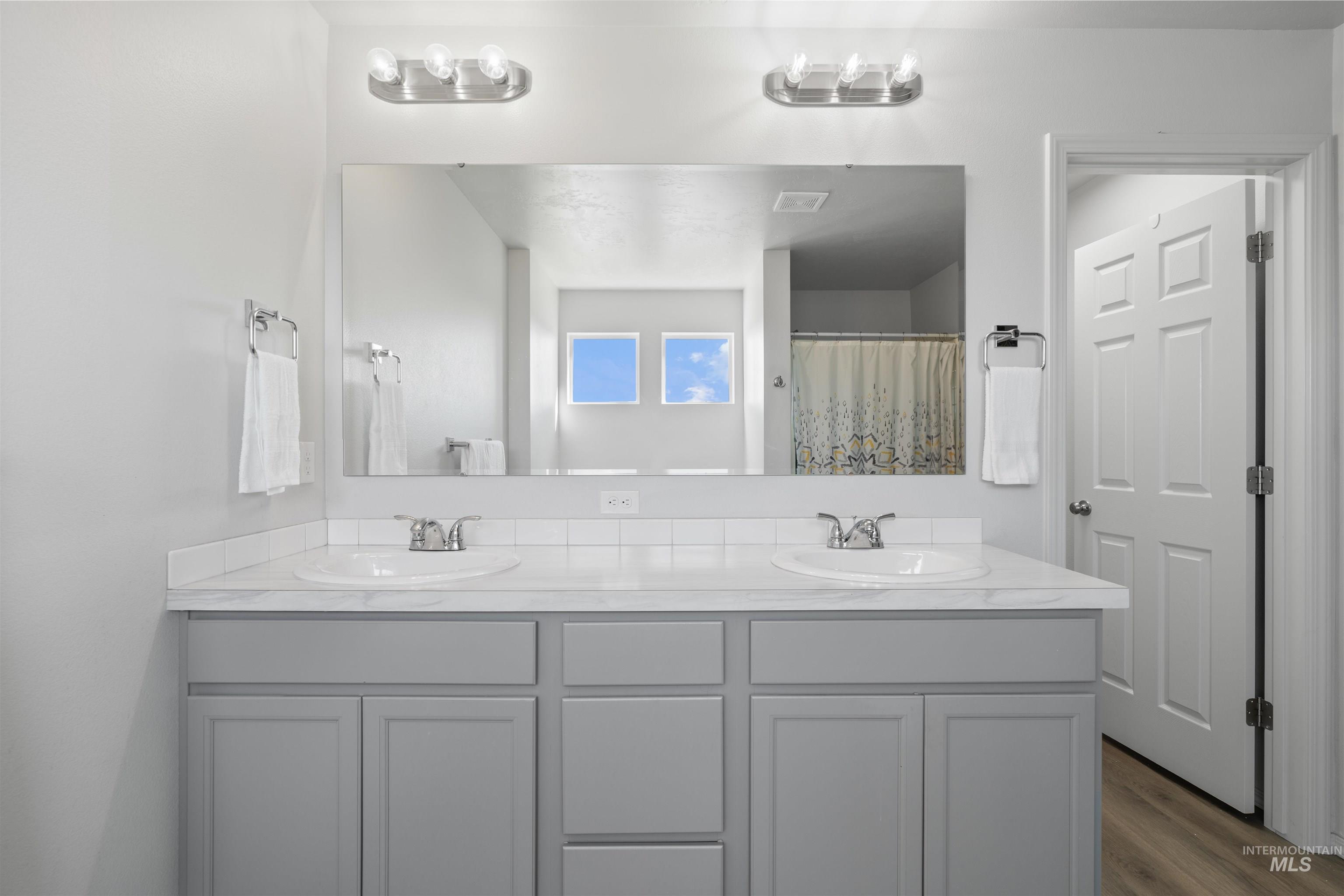 12731 Sondra St, Caldwell, Idaho 83607, 5 Bedrooms, 2.5 Bathrooms, Residential For Sale, Price $499,900,MLS 98971311