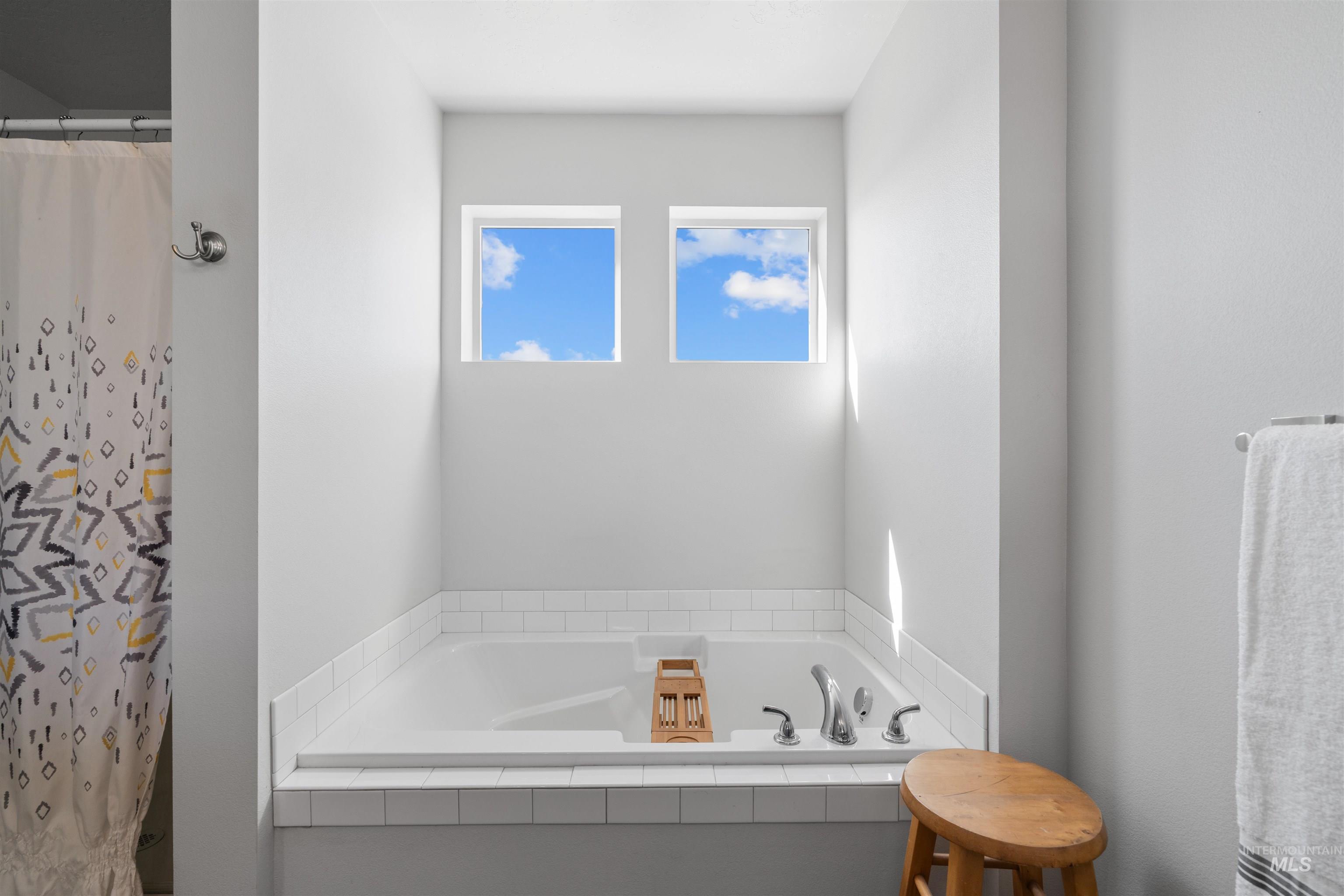 12731 Sondra St, Caldwell, Idaho 83607, 5 Bedrooms, 2.5 Bathrooms, Residential For Sale, Price $499,900,MLS 98971311