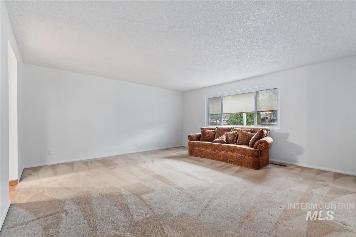 4921 N Sunderland Dr., Boise, Idaho 83704, 3 Bedrooms, 2 Bathrooms, Residential For Sale, Price $445,900,MLS 98971314