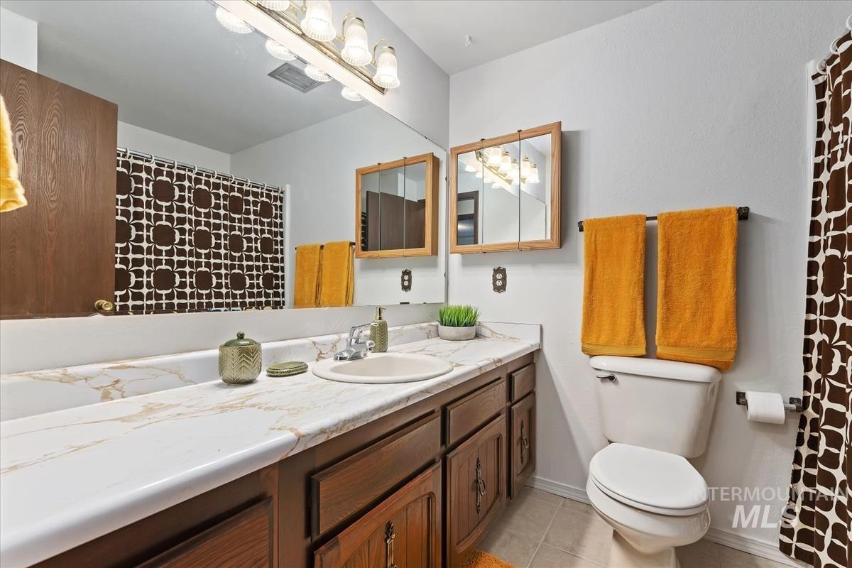 4921 N Sunderland Dr., Boise, Idaho 83704, 3 Bedrooms, 2 Bathrooms, Residential For Sale, Price $445,900,MLS 98971314