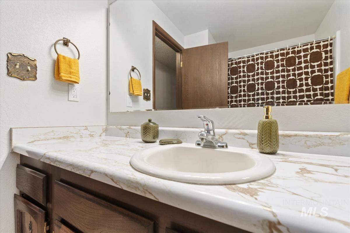 4921 N Sunderland Dr., Boise, Idaho 83704, 3 Bedrooms, 2 Bathrooms, Residential For Sale, Price $445,900,MLS 98971314