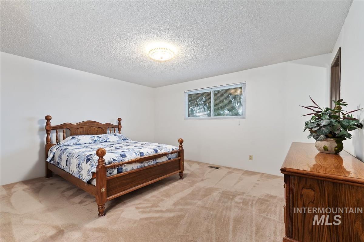 4921 N Sunderland Dr., Boise, Idaho 83704, 3 Bedrooms, 2 Bathrooms, Residential For Sale, Price $445,900,MLS 98971314