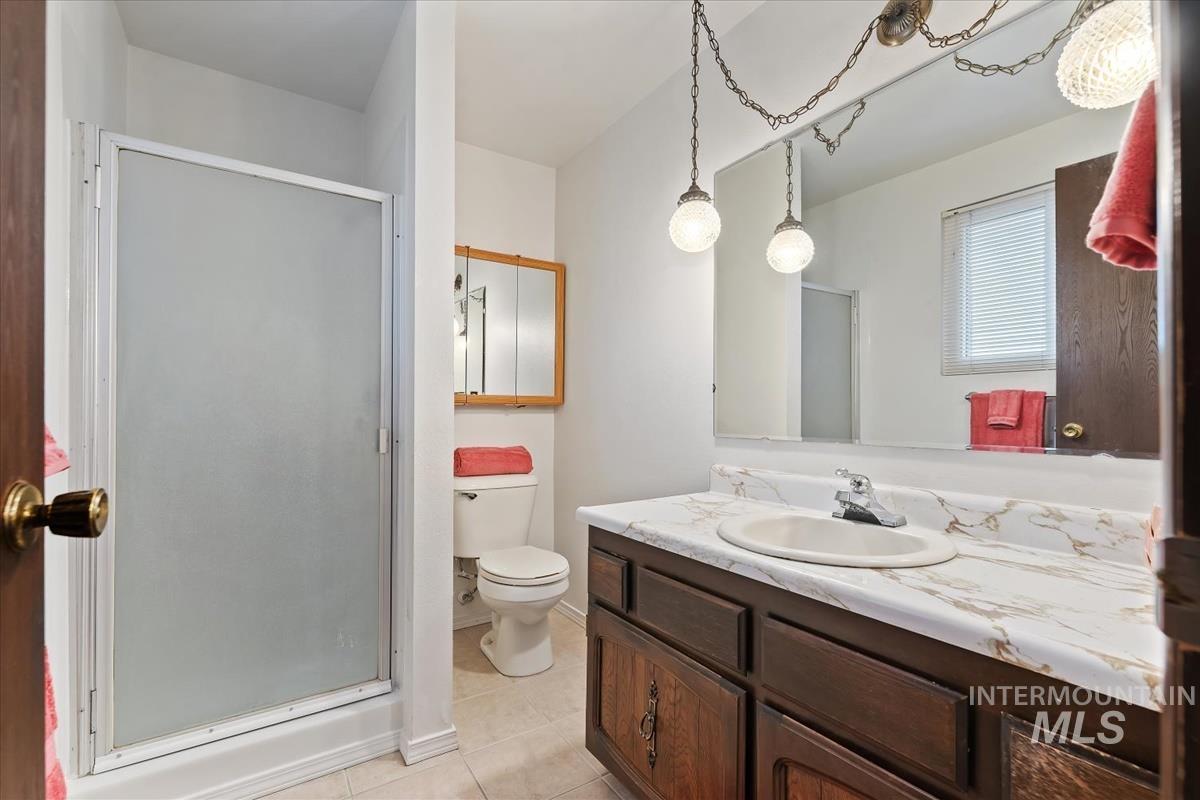 4921 N Sunderland Dr., Boise, Idaho 83704, 3 Bedrooms, 2 Bathrooms, Residential For Sale, Price $445,900,MLS 98971314