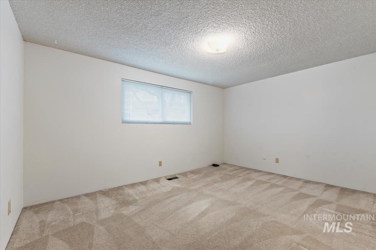 4921 N Sunderland Dr., Boise, Idaho 83704, 3 Bedrooms, 2 Bathrooms, Residential For Sale, Price $445,900,MLS 98971314