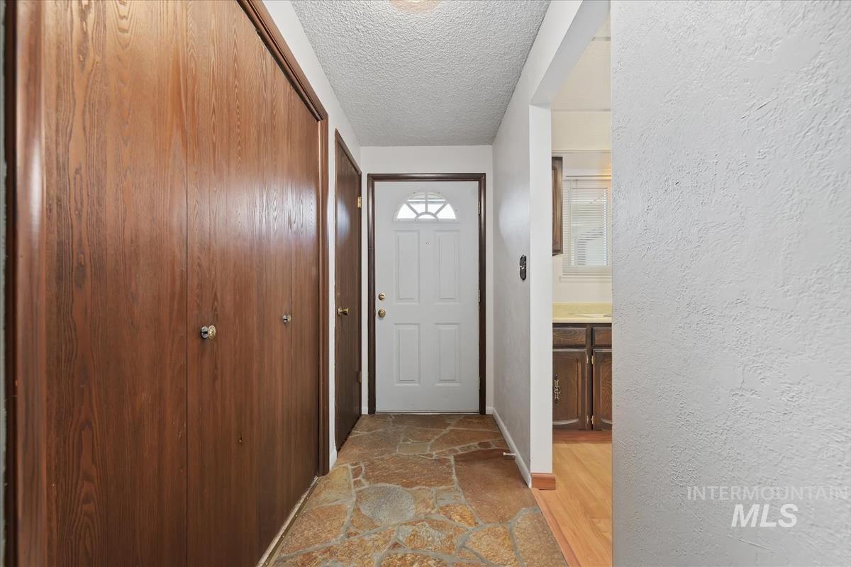 4921 N Sunderland Dr., Boise, Idaho 83704, 3 Bedrooms, 2 Bathrooms, Residential For Sale, Price $445,900,MLS 98971314