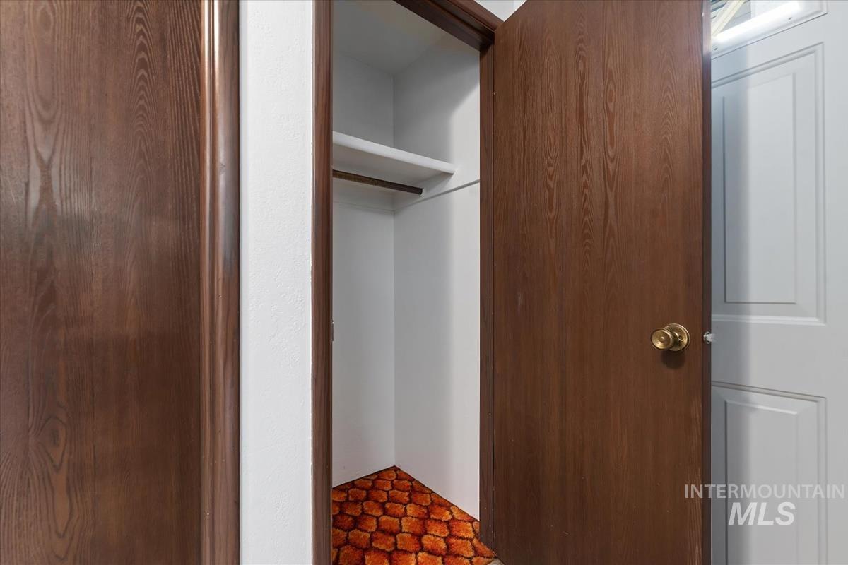 4921 N Sunderland Dr., Boise, Idaho 83704, 3 Bedrooms, 2 Bathrooms, Residential For Sale, Price $445,900,MLS 98971314