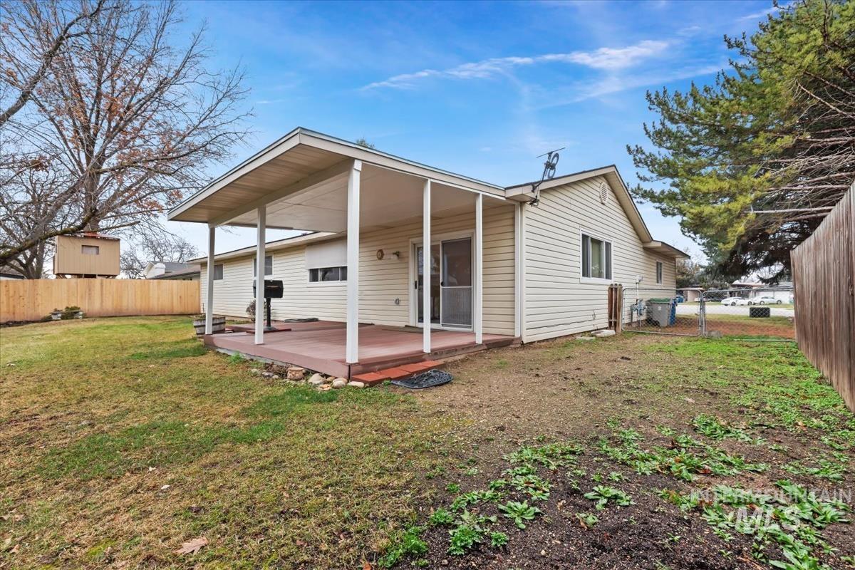 4921 N Sunderland Dr., Boise, Idaho 83704, 3 Bedrooms, 2 Bathrooms, Residential For Sale, Price $445,900,MLS 98971314