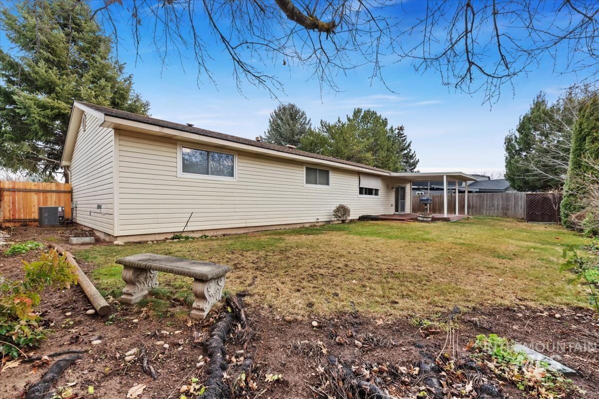 4921 N Sunderland Dr., Boise, Idaho 83704, 3 Bedrooms, 2 Bathrooms, Residential For Sale, Price $445,900,MLS 98971314