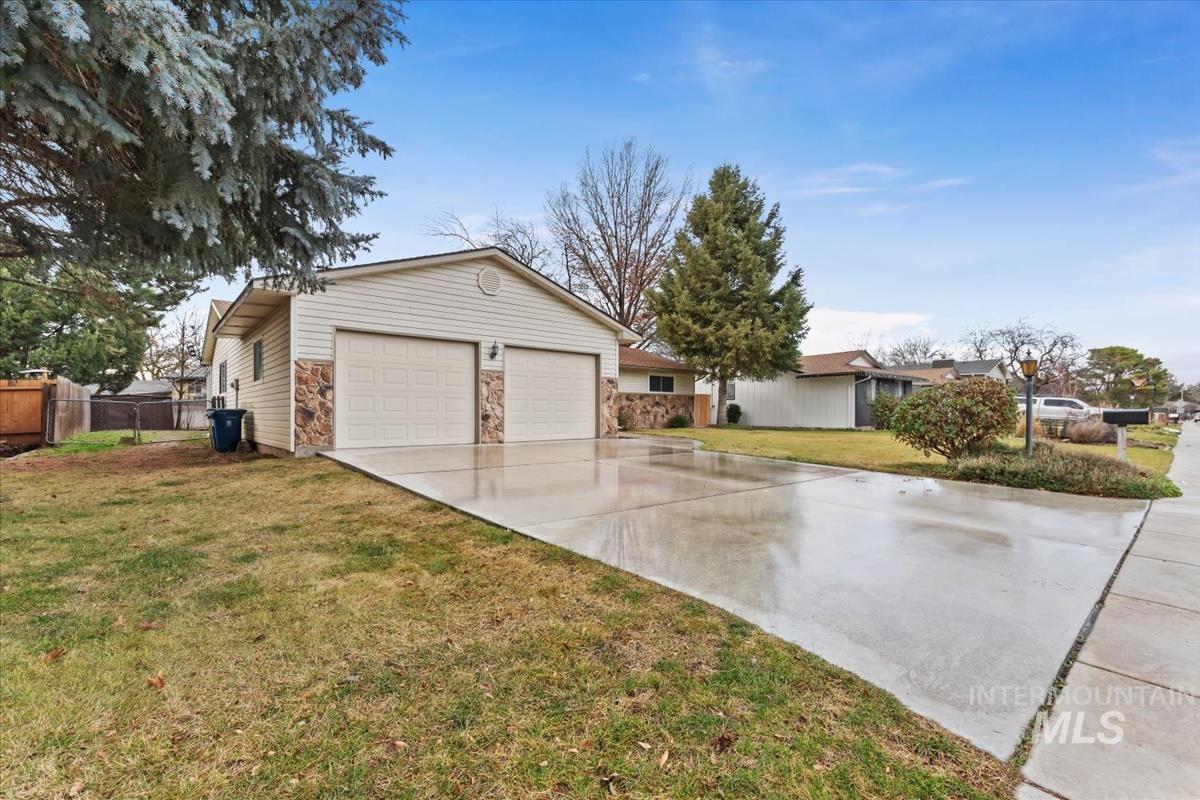 4921 N Sunderland Dr., Boise, Idaho 83704, 3 Bedrooms, 2 Bathrooms, Residential For Sale, Price $445,900,MLS 98971314